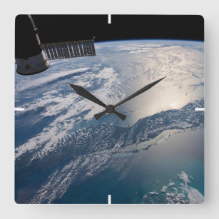 Reloj Cuadrado La Estación Espacial Internacional Sobre El Atlánt