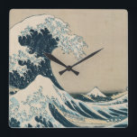 Reloj Cuadrado La gran ola de Kanagawa<br><div class="desc">La gran ola de Kanagawa,  de la serie '36 Vistas al monte Fuji' | por Katsushika Hokusai | Ubicación del arte: Colección privada | Artista japonés | Número de colección de imágenes: XIR158277</div>