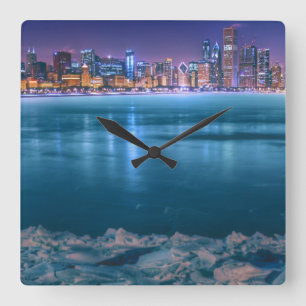 Reloj Cuadrado La nieve y el hielo abundan en el lago Michiga en