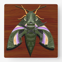 La polilla graba en relieve