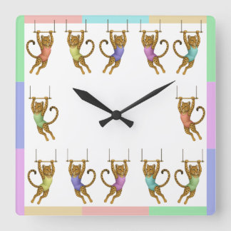 Reloj Cuadrado Leopard on a trapeze Wall Clock