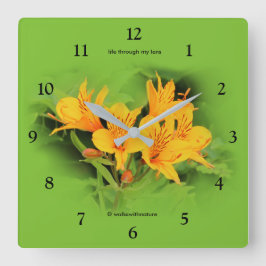 Reloj Cuadrado Lirio de los incas/del Alstroemeria amarillo