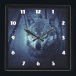 Reloj Cuadrado Lobo salvaje mágico con ojos azules asombrosos<br><div class="desc">Un reloj con la imagen de un lobo mágico místico parado en un bosque con una suave nieve cayendo por ahí. Es llamativo que los ojos azules capten tu atención.</div>