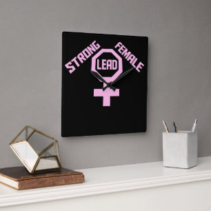 Reloj Cuadrado Logotipo de cita de empoderamiento feminista con l