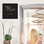 Reloj Cuadrado Logotipo de glándula dorada elegante<br><div class="desc">Moderno y glamoroso elegante peluquero / peluquería nombre peluquería reloj de pared con tipografía de moda en negro y oro falso con tijeras y un poco de corazón.             Adecuado para peluquería,  salón de belleza,  peluquería,  peluquería profesional.                      Es una opción perfecta para un elegante y sofisticado aspecto profesional.</div>
