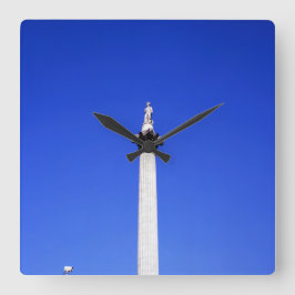 Reloj Cuadrado Londres, la columna de Nelson