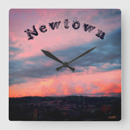 Reloj Cuadrado Majestuosa puesta de sol en Newtown, Powys, Gales