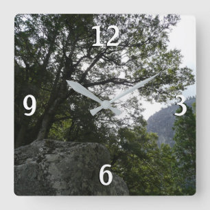 Reloj Cuadrado Mañana en el sendero hacia Vernal Falls en Yosemit