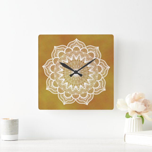 Reloj Cuadrado Mandala Blanco sobre Fondo Dorado (Hogar)