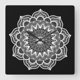 Reloj Cuadrado Mandala Blanco sobre Fondo Negro