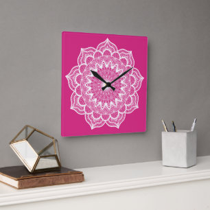 Reloj Cuadrado Mandala Blanco sobre Fondo Rosa Pequeño