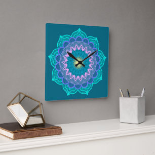 Reloj Cuadrado Mandalá Colorido sobre Fondo Azul