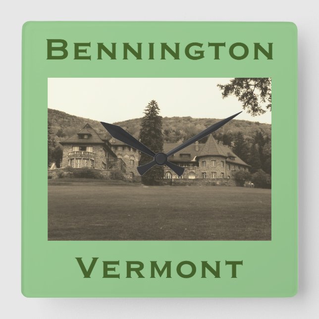 Reloj Cuadrado Mansión del Southern Vermont College, Bennington (Anverso)