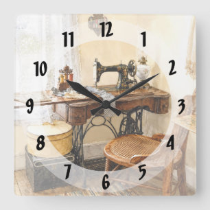 Reloj Cuadrado Máquina de coser y carrusel de hilos