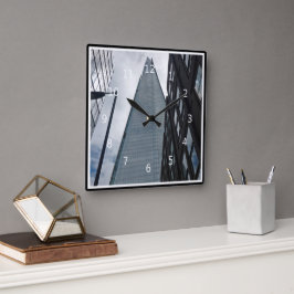 Reloj Cuadrado Mirando hacia el Shard, Tooley Street, Londres,