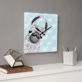 Reloj Cuadrado Moma Llama con patrón de nubes de llamada blanca