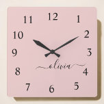 Reloj Cuadrado Monograma de guión rosado de Rubor Nombre Giratori<br><div class="desc">Reloj de nombres de monograma de escritura Rubor rosa y negro. Esto hace que el dulce perfecto cumpleaños 16,  boda,  ducha de novia,  aniversario,  ducha de bebé o fiesta de soltera sea regalo para alguien que ama el lujo glam y los estilos de moda.</div>
