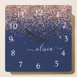 Reloj Cuadrado Monograma de Purpurina rosa Rubor Rosa azul de la<br><div class="desc">Oro Rosa - Reloj de nombres de monograma con Purpurina de guion Rosado y Azul de la Marina de Rubor. Esto hace que el dulce perfecto cumpleaños 16, boda, ducha de novia, aniversario, ducha de bebé o fiesta de soltera sea regalo para alguien que ama el lujo glam y los...</div>