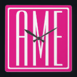 Reloj Cuadrado Monograma inicial | Blanco Sobre Rosa Caliente<br><div class="desc">Guay y moderno.</div>
