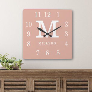 Reloj Cuadrado Monograma Moderno de Nombre de Familia en Rosa Pol