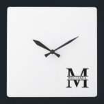 Reloj Cuadrado Monograma y nombre personalizados<br><div class="desc">Giftsch personalizado de Monograma y Nombre con monograma personalizado en estilo clásico serif con caja de nombre en medio de monograma.

Perfecto como decoradores de casa,  regalos para el hogar,  regalos de vacaciones para la familia,  recién casados y más.</div>