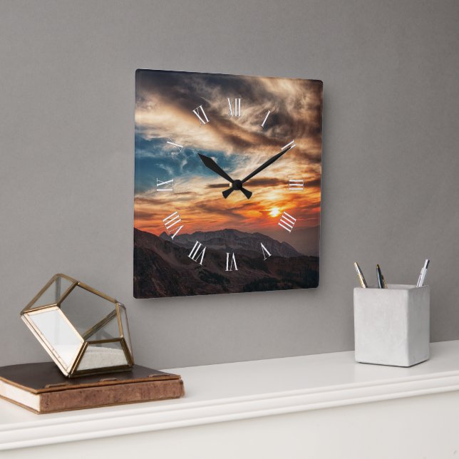 Reloj Cuadrado Montañas ahumadas Tema de la naturaleza Amanecer (Oficina)