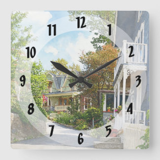 Reloj Cuadrado Monte Tabor NJ – Calle en una Colina