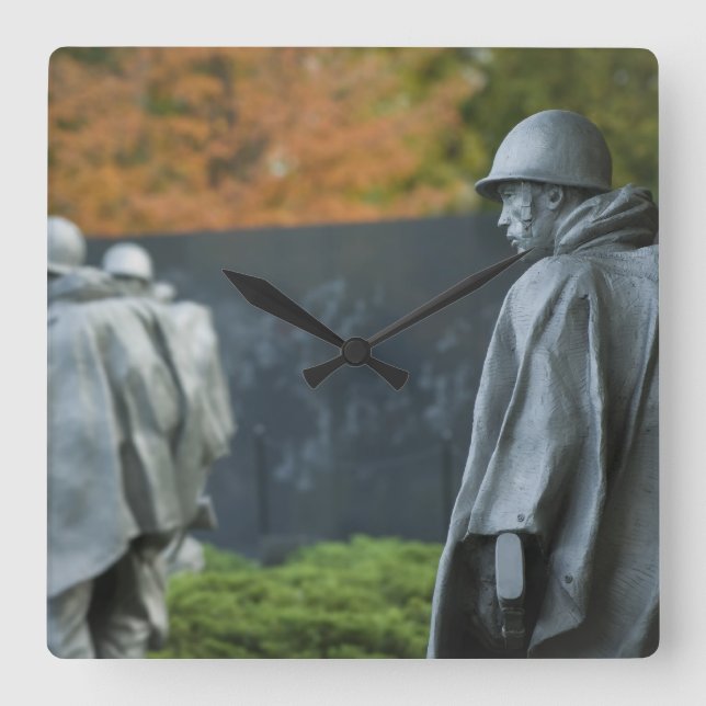 Reloj Cuadrado Monumento a la Guerra de Corea (Anverso)