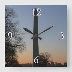 Reloj Cuadrado Monumento a Washington al atardecer en DC
