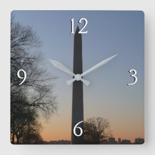 Reloj Cuadrado Monumento a Washington al atardecer en DC