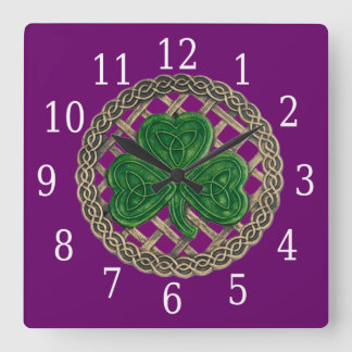 Reloj cuadrado morado de nudos celtas y chispeos