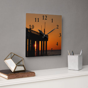 Reloj Cuadrado muelle de pesca al amanecer