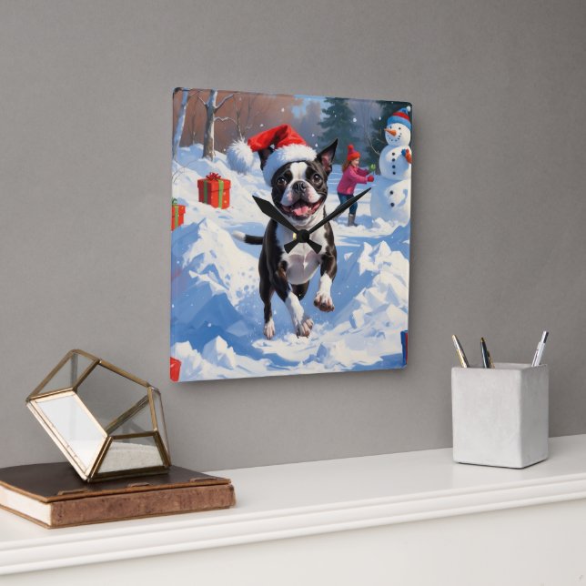 Reloj Cuadrado Navidades de Boston Terrier celebran escena de nie (Oficina)