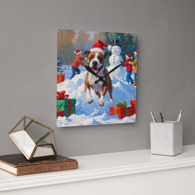 Reloj Cuadrado Navidades de Bull Terrier celebran escena de nieve (Oficina)