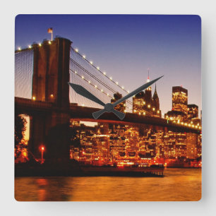Reloj Cuadrado New York cityscape with bridge over river