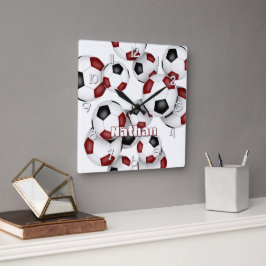 Reloj Cuadrado nombre del atleta en el grupo de pelotas de fútbol