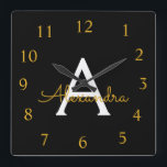 Reloj Cuadrado Nombre Giro de monograma dorado negro<br><div class="desc">Reloj de nombres de monograma Gold y Black Script. Esto hace el regalo perfecto dulce de 16 años,  boda,  ducha de novia,  aniversario,  ducha de bebé o fiesta de soltera para alguien que ama el lujo glam y los estilos de moda.</div>