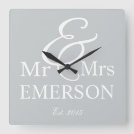 Reloj Cuadrado Nombre personalizado de Sr. y Sra.