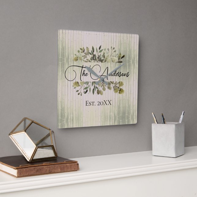 Reloj Cuadrado Nombro de familia acuarela botánica en madera rúst (Oficina)