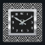 Reloj Cuadrado Nuevo estilo Art Deco (negro y plata)<br><div class="desc">Aquí hay otro reloj de arte que creé. Utilizando un patrón de deco, coloreé esto en negro y plata y luego añadí otro cuadrado interior en cromo y negro para la cara del reloj. Creo que hace un excelente reloj de pared para cualquier pared de una sala de estar. ¿O...</div>