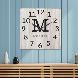 Reloj Cuadrado Números Grandes de Madera Natural Monograma de Ape