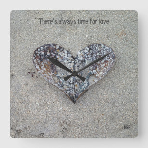 Reloj Cuadrado Open Heart Shell Clock