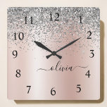 Reloj Cuadrado Oro Rosa - Monograma Purpurina Rubor rosado platea<br><div class="desc">Oro Rosa - Purpurina de espuma metálica de Relieve metalizado Rubor rosa y plateado con micrófono Clock Metalizado de nombres de monograma. Esto hace que el dulce perfecto cumpleaños 16, boda, ducha de novia, aniversario, ducha de bebé o fiesta de soltera sea regalo para alguien que ama el lujo glam...</div>