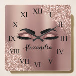 Reloj Cuadrado Oro Rosa Rubor Purpurina de monograma rosa Eyelash<br><div class="desc">Oro Rosa - Purpurina de espuma metálica de Relieve metalizado de imitación rosada de Rubor Cepillado Monograma Metalizado y pestañas iniciales (pestañas), Extensiones de pestañas y reloj de pared lindo. El diseño hace que el dulce perfecto cumpleaños 16, boda, ducha de novia, aniversario, ducha de bebé o despedida de soltera...</div>