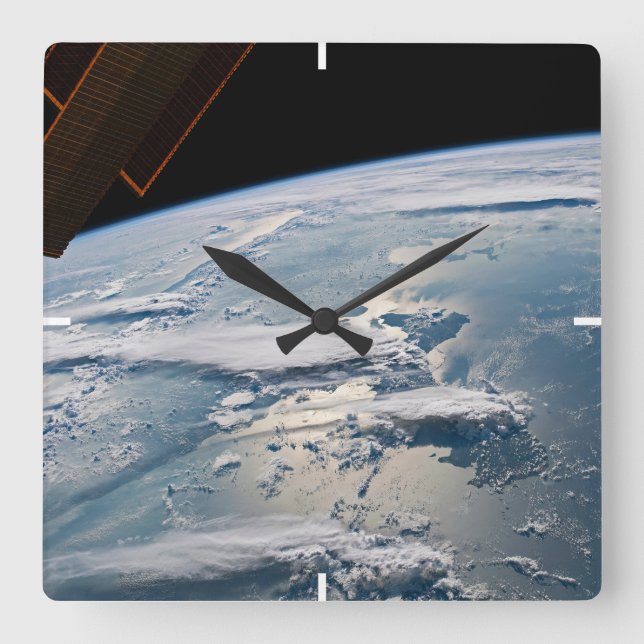 Reloj Cuadrado Paisajes nublados alrededor de Sumatra, Indonesia. (Anverso)