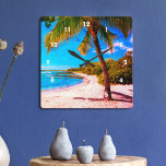 Reloj Cuadrado Palm Tree Tropical Beach Vintage de Hawaii Foto<br><div class="desc">Relájese en los recuerdos de días de playa perezosos y tropicales cuando mire este retro vacacional de Hawái, con un aspecto vintage, un reloj de pared angustiado de una solitaria palmera en una playa de arena, en aumento, con cielos azul turquesa y agua cristalinos. Tu elección de una cara de...</div>