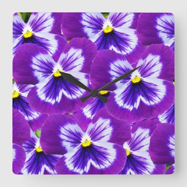 Reloj Cuadrado Pansitas Púrpura Con Mariposa Como Pétalos, (Anverso)