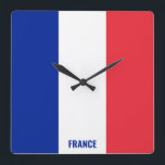Reloj Cuadrado Patriótico de Bandera Nacional de Francia<br><div class="desc">Bandera Nacional de Francia Reloj de pared de la Plaza Patriótica con la bandera del país en los colores nacionales impresos a lo largo de las 24 horas. El nombre del país está sutilmente integrado en el diseño de la parte inferior. El texto es completamente personalizable usando "Personalizar". Característica. Este...</div>