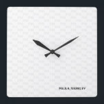 Reloj Cuadrado Patrón de monograma moderno gris claro sencillo<br><div class="desc">Minimalista, liso, profesional y simple con un sólido fondo de monograma gris blanco con estampado. Limpiar letras de letra Sans-Serif en negro para tu texto.</div>