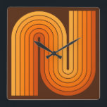 Reloj Cuadrado Patrón geométrico de rayas arqueadas de estilo ret<br><div class="desc">Patrón geométrico de rayas arqueadas estilo retro de los años 70 en colores otoñales.</div>